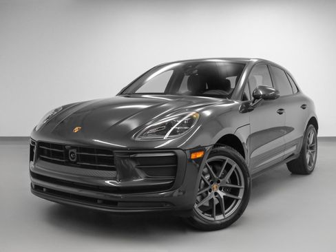 Used 2025 Porsche Macan image 1
