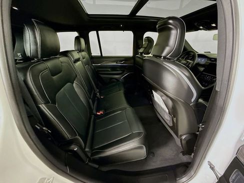 Used 2024 Jeep Grand Cherokee Overland w/ Luxury Tech Group IV image 29