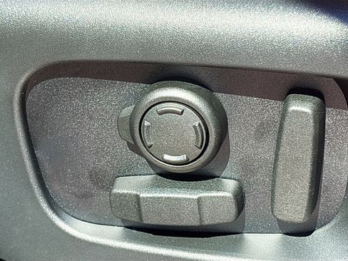 New 2026 Land Rover Discovery Dynamic SE image 26