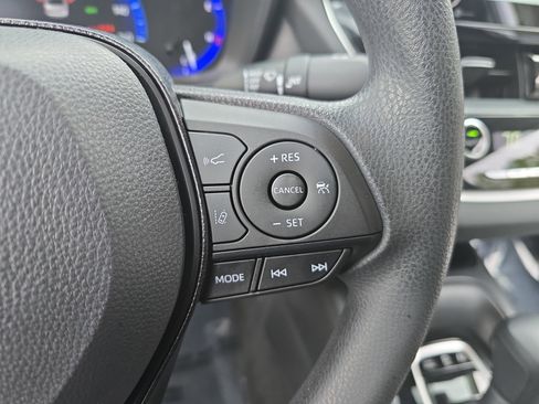 Used 2021 Toyota Corolla LE image 18