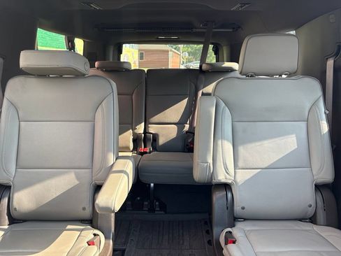 Used 2023 GMC Yukon XL SLT AWD/4WD image 22