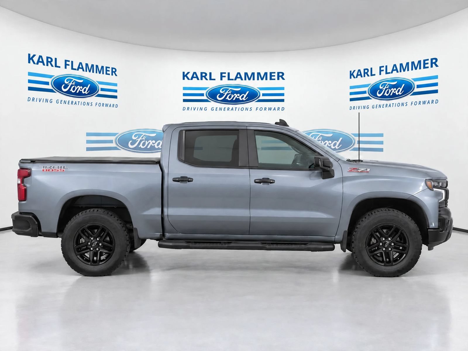Used 2020 Chevrolet Silverado 1500 LT Trail Boss AWD/4WD image 2