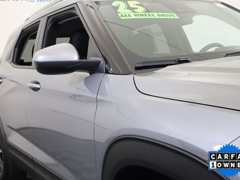 Used 2025 Chevrolet Blazer LT image 3