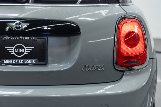 Used 2016 MINI Cooper 4-Door Hardtop FWD image 8