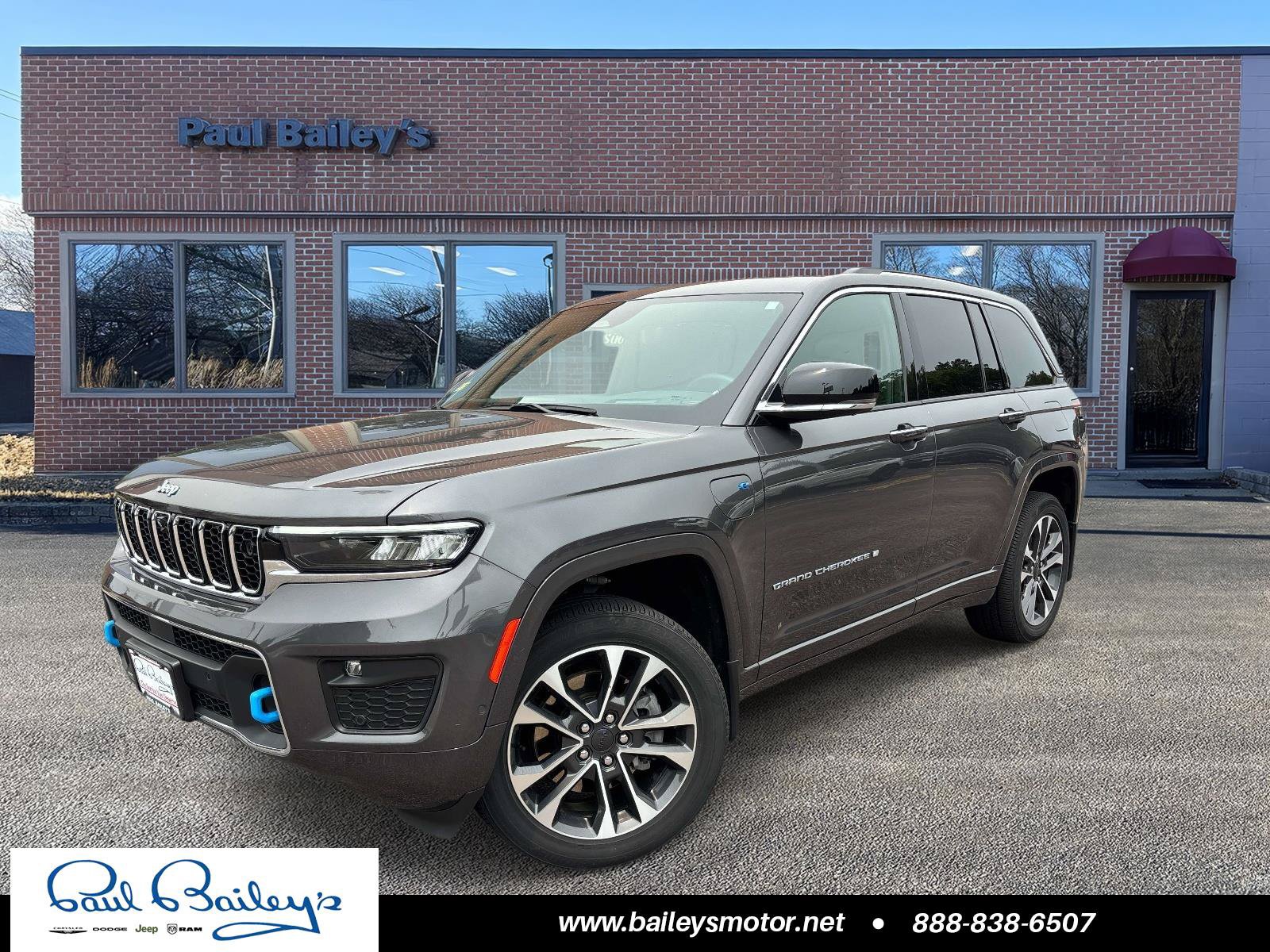 Used 2022 Jeep Grand Cherokee Overland w/ Advanced Protech Group III AWD/4WD image 1