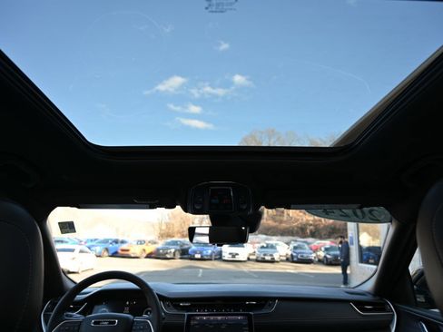 Used 2024 Jeep Grand Cherokee L Limited w/ Luxury Tech Group II image 16