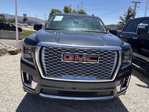 Used 2022 GMC Yukon Denali w/ Max Trailering Package AWD/4WD image 2