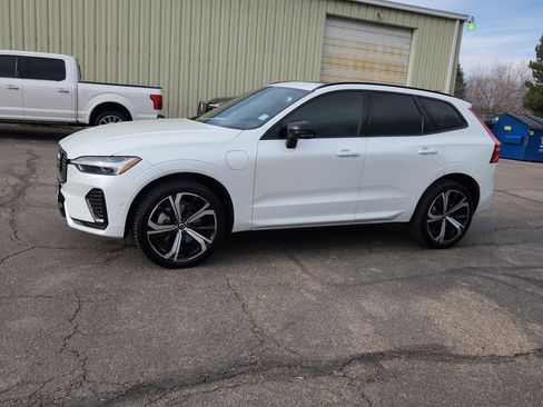 Used 2022 Volvo XC60 T8 R-Design w/ Advanced Package image 2