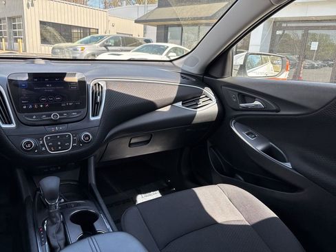Used 2024 Chevrolet Malibu LT image 11