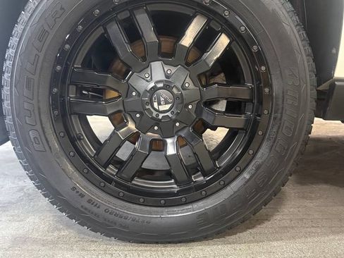 Used 2012 Chevrolet Avalanche LTZ AWD/4WD image 28