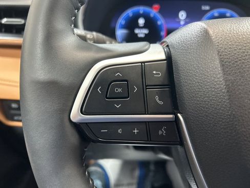 Used 2025 Toyota Highlander Platinum image 30