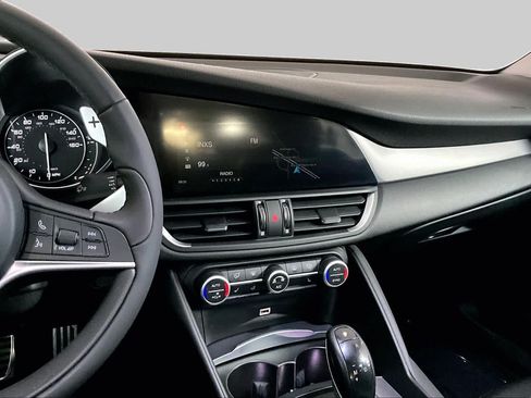 Used 2018 Alfa Romeo Giulia Ti Sport w/ Quick Order Package 22S Sport AWD/4WD image 7