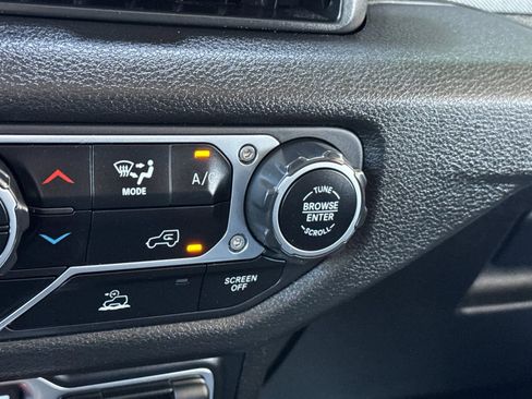 Used 2024 Jeep Wrangler Unlimited AWD/4WD image 30
