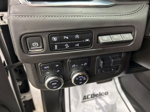 Used 2024 GMC Yukon Denali Ultimate image 16