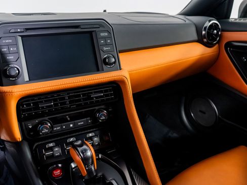 Used 2021 Nissan GT-R Premium image 47