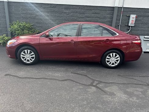 Used 2016 Toyota Camry LE FWD image 30
