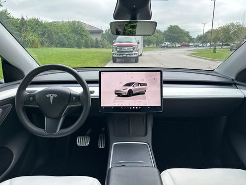 Used 2023 Tesla Model Y Performance AWD/4WD image 5