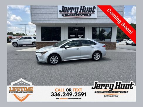 Used 2025 Toyota Corolla LE FWD image 1