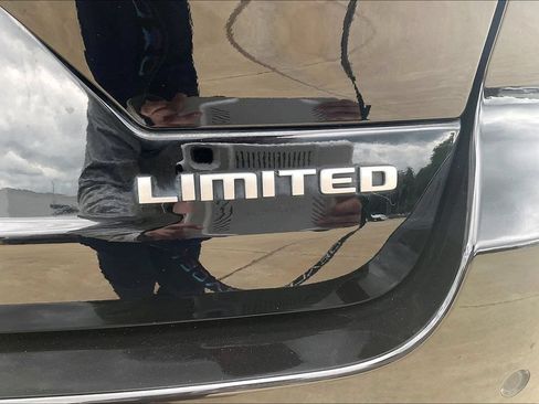 Used 2024 Jeep Grand Cherokee Limited RWD image 12