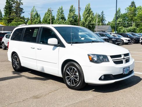 Used 2017 Dodge Grand Caravan GT FWD image 1