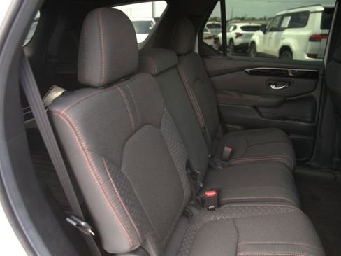 Used 2025 Honda Pilot Sport image 16