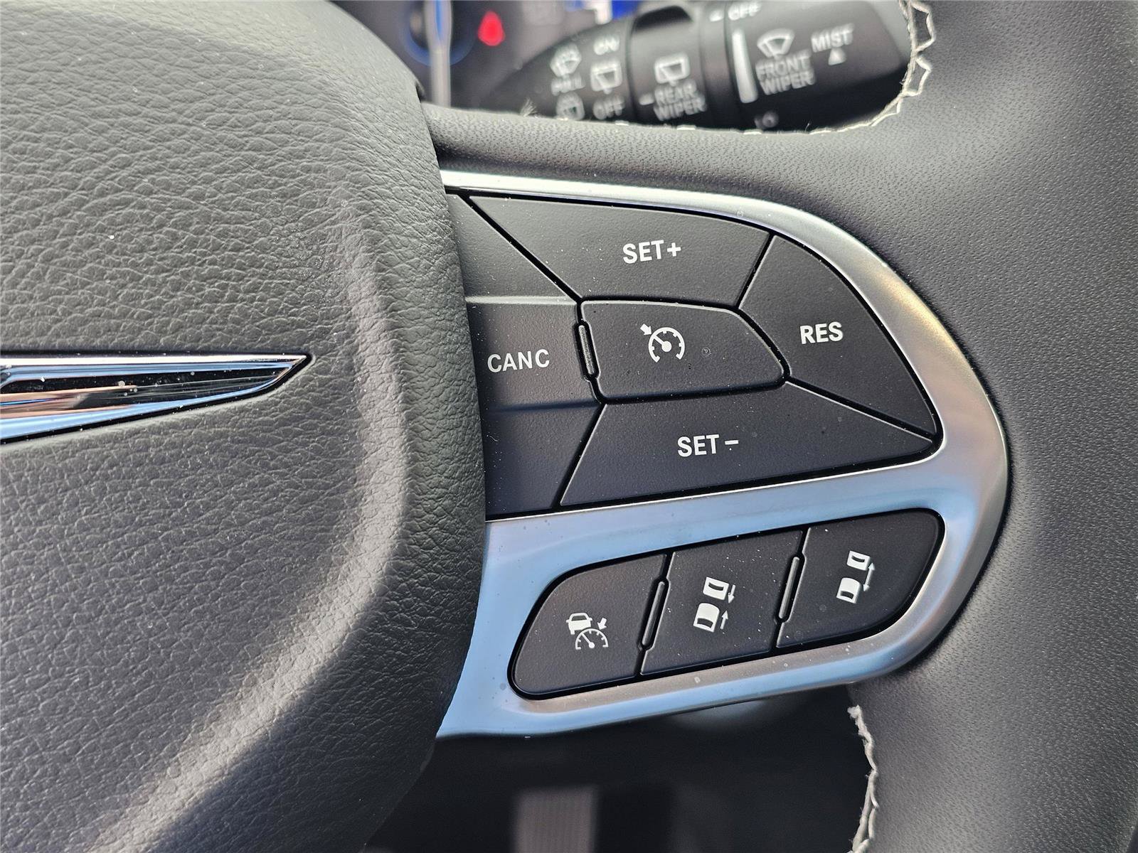 New 2026 Chrysler Pacifica Select FWD image 21
