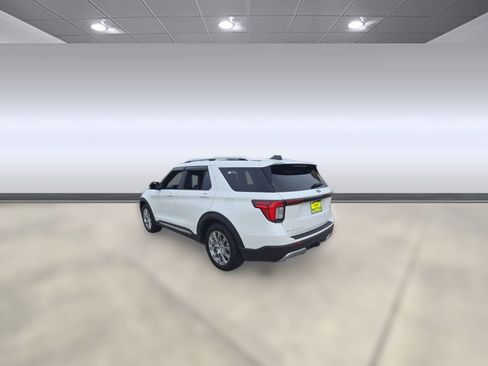 Used 2025 Ford Explorer Platinum image 3