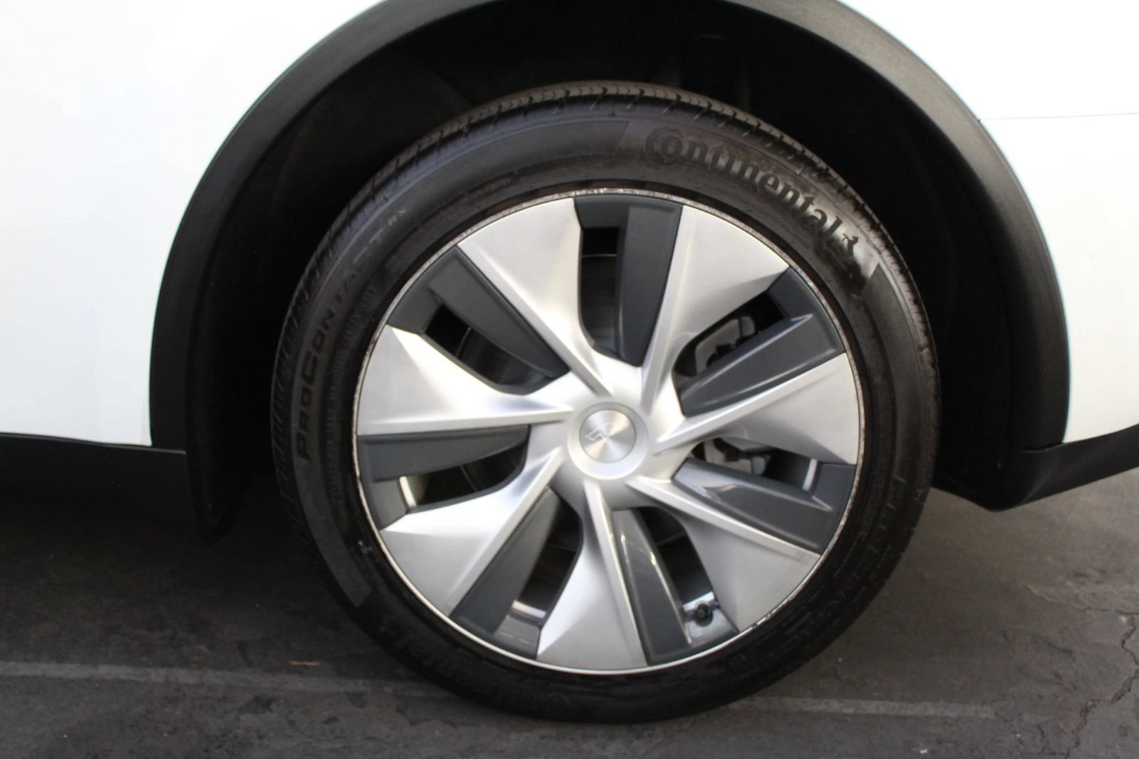 Used 2022 Tesla Model Y Long Range AWD/4WD image 31