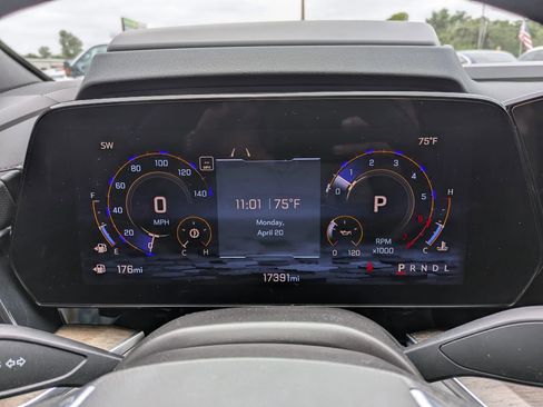 Used 2025 Chevrolet Suburban High Country RWD image 19