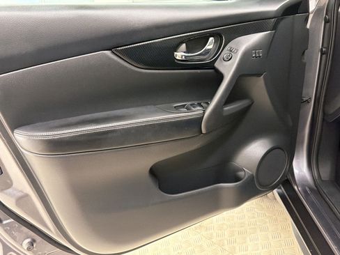 Used 2017 Nissan Rogue SL w/ SL Premium Package FWD image 14