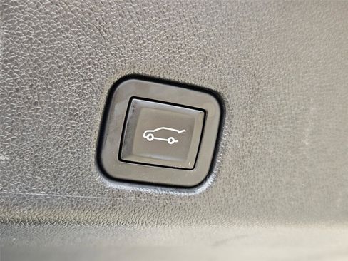 Used 2025 GMC Acadia Elevation FWD image 30