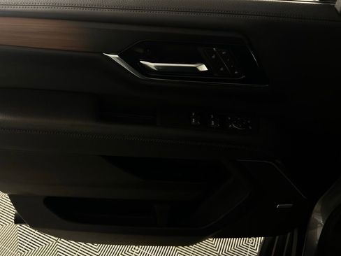 Used 2025 GMC Yukon XL Denali image 24