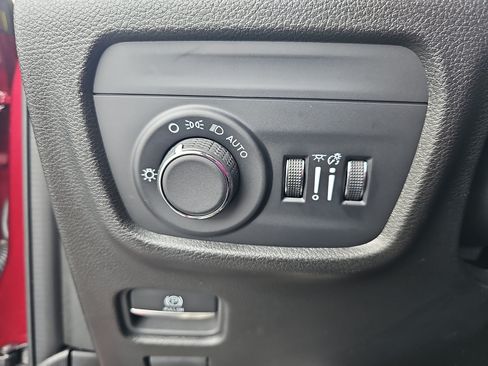 Used 2024 Jeep Grand Cherokee Altitude AWD/4WD image 24