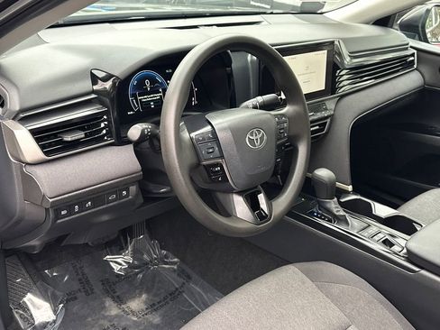 Used 2025 Toyota Camry LE image 18