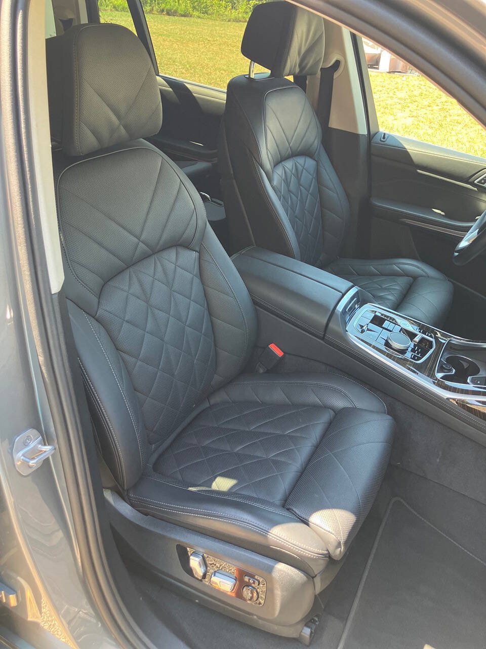 Used 2025 BMW X7 xDrive40i w/ Premium Package AWD/4WD image 17