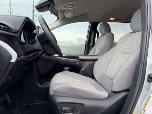 Used 2025 Toyota Sienna LE FWD image 27
