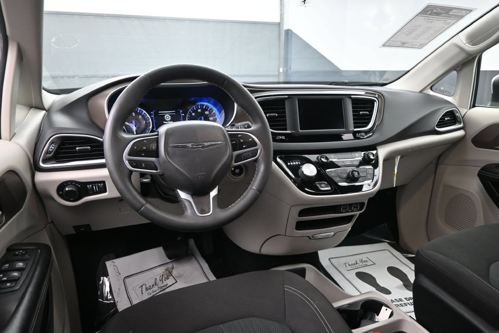 Used 2022 Chrysler Voyager LX FWD image 23