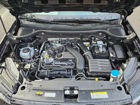 New 2025 Volkswagen Taos SE image 33