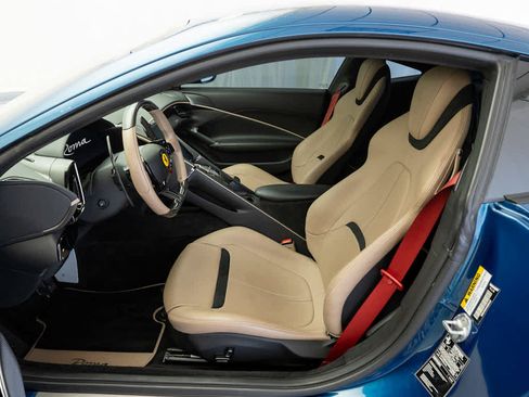 Used 2022 Ferrari Roma RWD image 9