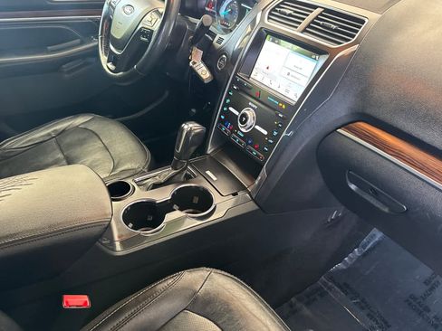 Used 2019 Ford Explorer Limited w/ Class III Trailer Tow Package FWD image 16