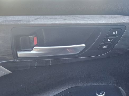 Used 2020 Toyota Highlander Limited image 16