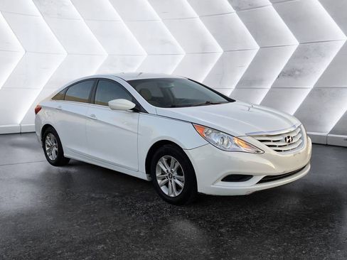 Used 2013 Hyundai Sonata GLS image 1