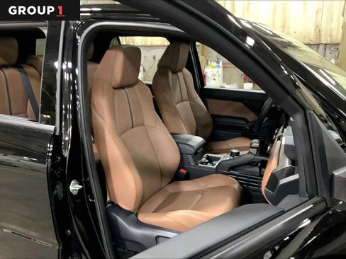 Used 2025 Toyota 4Runner Limited AWD/4WD image 9