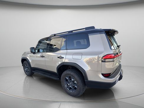 Used 2024 Lexus GX 550 AWD/4WD image 3