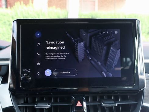 Used 2025 Toyota Corolla SE image 31