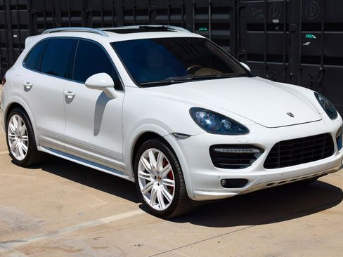 Used 2014 Porsche Cayenne GTS AWD/4WD image 15
