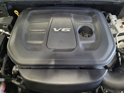 Used 2018 Jeep Grand Cherokee Laredo AWD/4WD image 30