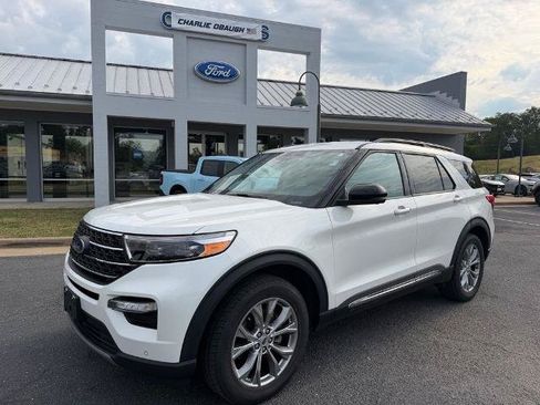 Certified 2022 Ford Explorer XLT w/ Equipment Group 202A AWD/4WD image 1