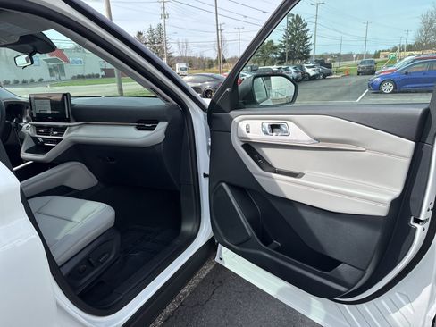 New 2026 Ford Explorer Active w/ Active Comfort Package image 31