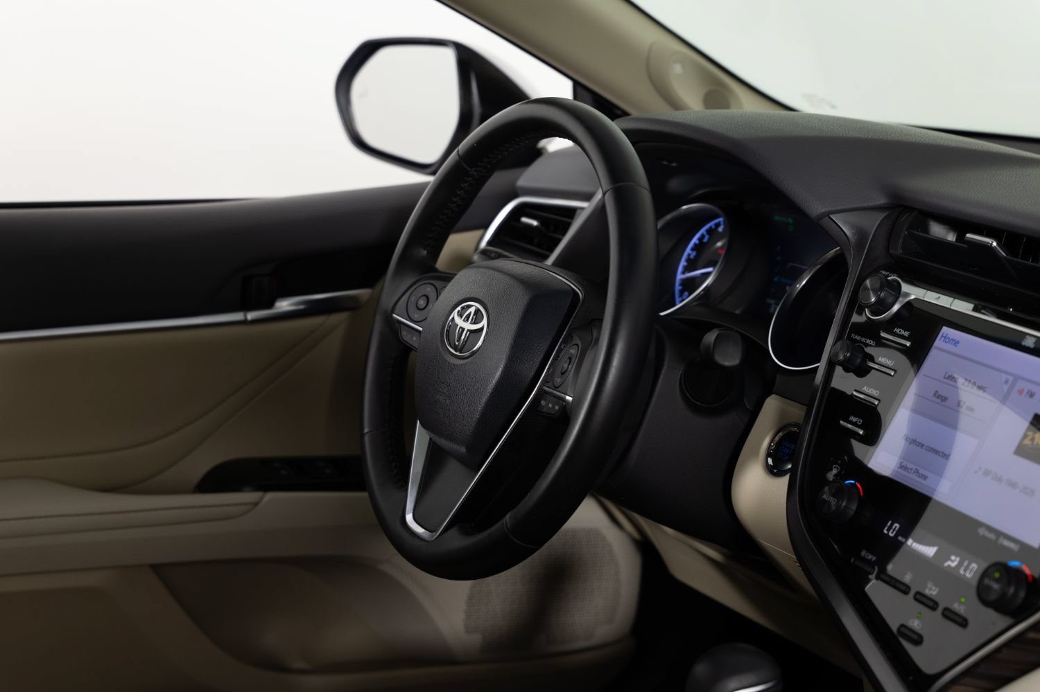 Used 2018 Toyota Camry XLE FWD image 23